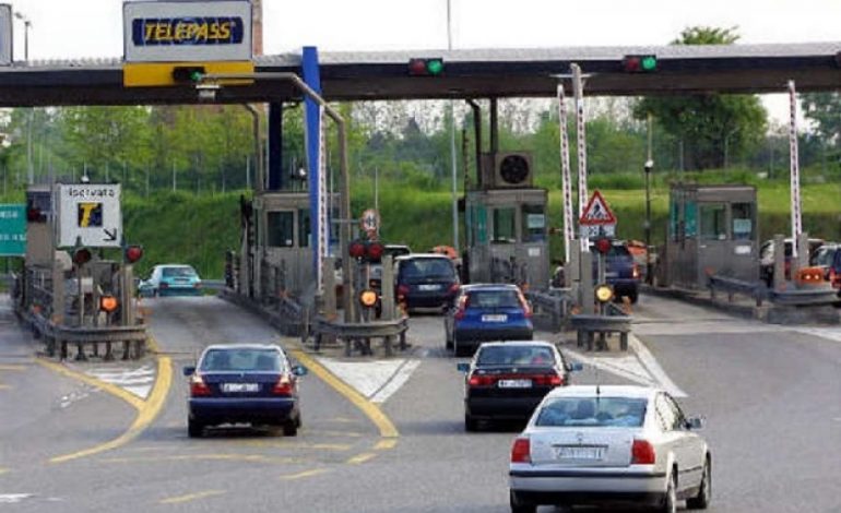 KAPEN 5 KILOGRAM KOKAINË/ Pranga SHQIPTARIT. I gjenden edhe 100 MIJË Euro