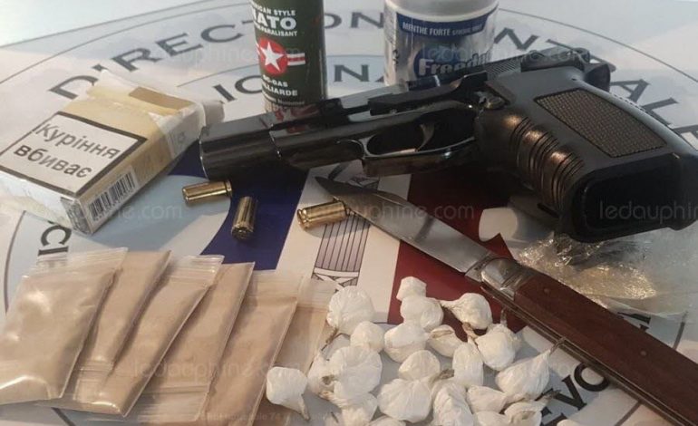 HEROINË DHE KOKAINË ME VETE/ Ndjekje NËPËR rrugë, kapet SHQIPTARI në Francë (EMRI)
