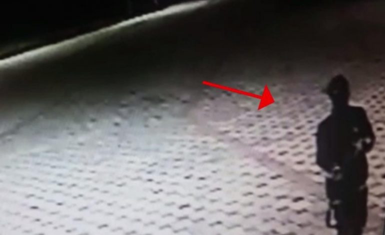 TRE TË RINJ…/ Dalin PAMJET e grabitjes së dyqanit në Tiranë. Si e mbajtën të shtrirë pronarin…