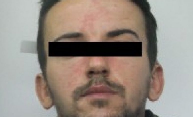 “FATI I KEQ I SHQIPTARIT”/ Arrestohet 24-vjeçari në Itali me armë pa leje dhe kanabis (FOTO)