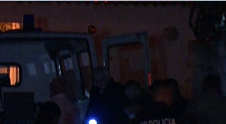 VRASJA QË TRONDITI LAPRAKËN/ I plagosuri Erion Denga transportoi në spital pas ATENTATIT 17-vjeçaren