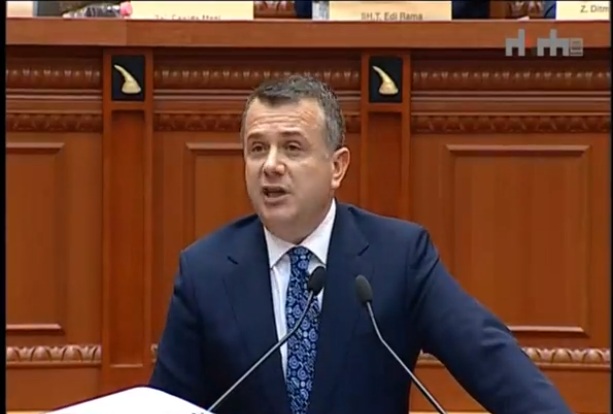 KUVEND/ Balla akuza të forta Bashës: Kam frikë se po i kërkon ndonjë kat pallati Begos