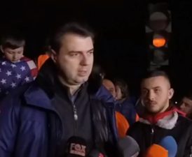 BASHA SI “PR” I MEDIAVE/ Bën thirrje nga protesta e Astirit: Mbajeni LIVE se…