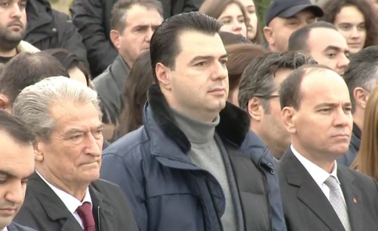 DITA E RINISË/ PD tek memoriali i Azem Hajdarit në Qytetin Studenti (VIDEO)