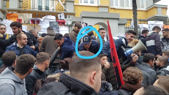 POLITIKA TENTON TË PËRÇAJË PROTESTËN E STUDENTËVE/ Prapaskenat: Ja kush tentoi të qëllonte me vezë