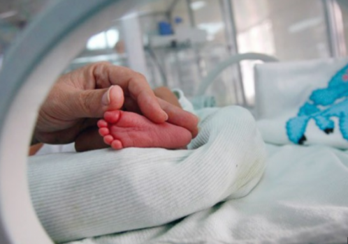 RRITJA E POPULLSISË/ Zvicra hap “thesin” për bebet e lindura
