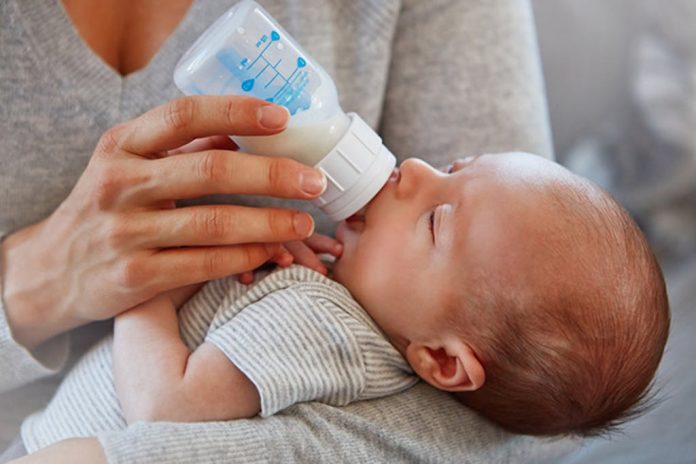 E PAZAKONTË/ 13-vjeçarja shqiptare sjell në jetë fëmijën e saj të parë. Foshnja…
