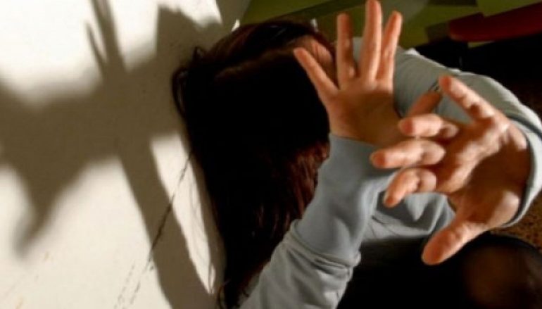 “KËRCET DHUNA NË FAMILJE”/ 46-vjeçarja nga TIRANA rrihet nga ish-bashkëshorti. Kërkon URDHËR MBROJTJE nga..
