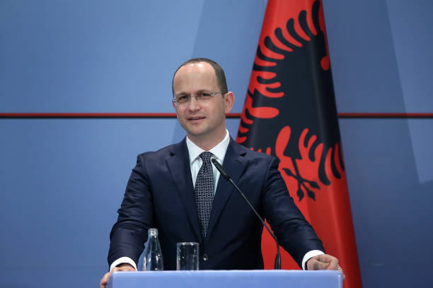 DEL VIDEO/ Si i detyroi Ditmir Bushati grekët të këndonin këngën çame të Osman Takës