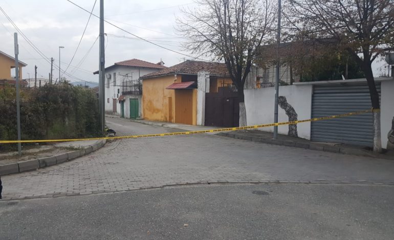 SHERR PËR NJË FJALË GOJE/ I riu GODITET 4 herë me THIKË. Pas ngjarjes, autori… (EMRAT)