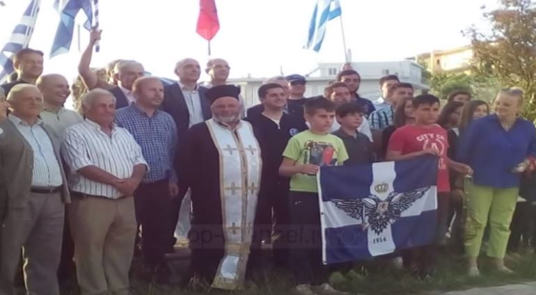 SKANDAL/ Kur NDEROHET një VRASËS i shqiptarëve…, me BUST në Delvinë (VIDEO)