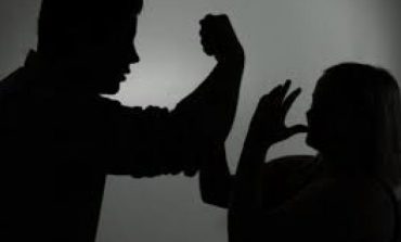 “KËRCET DHUNA NË FAMILJE”/ 45-vjeçarja në Lushnje rrihet nga BURRI. Kërkon URDHËR MBROJTJE nga..