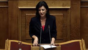 “PASTËRTIA RRACËS GREKE”/ Deputetja E SYRIZA: Sa emigrantë të tjerë do të vajtojmë si viktima të racizmit?