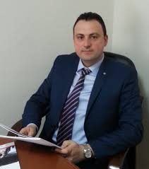 STUDENTËT I NXORRËN EMRIN SI I KORRUPTUAR/ Reagon pedagogu: Jap menjëherë DORËHEQJEN nëse…