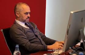DRAFTI I VENECIAS/ Rama ironizon Bashën: Eh Artist, s’më vjen mirë për ty, po ti s’ve mend!