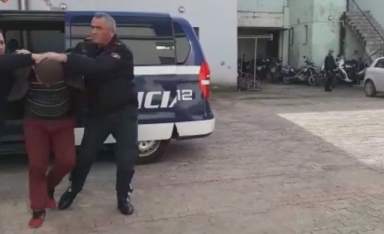KORRUPSION ME GJYQTARËT/ Arrestohet një avokat dhe një “laçian”. Kryenin…