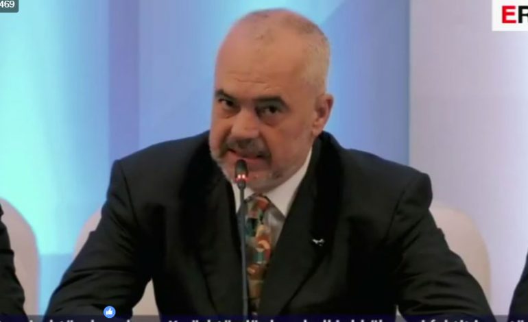 “DO LUAJ ONLINE”/ Rama replikon me komentuesin për llotot: Heu! Shkurt muhabetit… (FOTO)