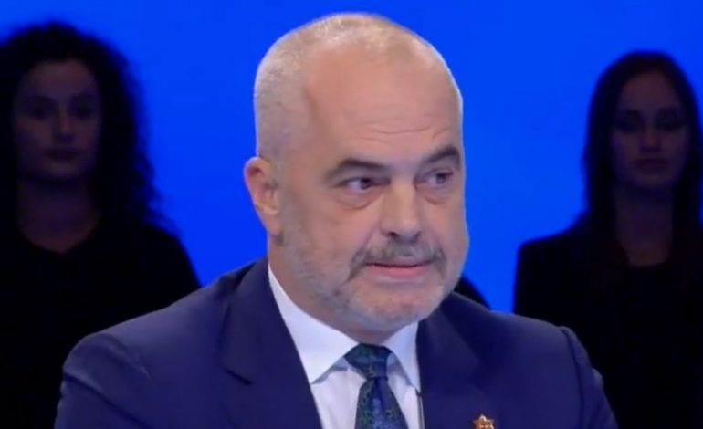 PROTESTA/ “Një grup njerëzish po mbajnë peng mijëra studentë”, Rama publikon fotografinë nga droni