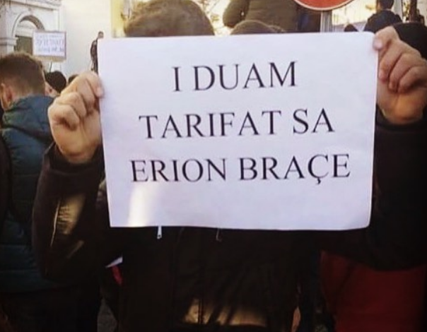 “I DUAM TARIFAS SA ERION BRAÇE”/ Rama poston FOTON: Zgjidhni, o me universitetin o me Monikën