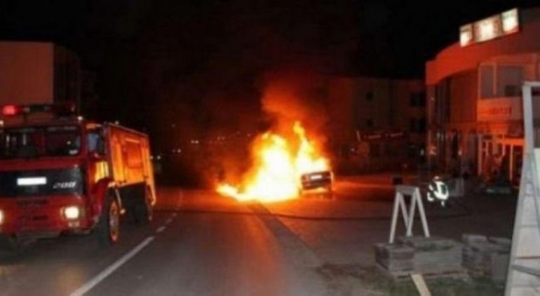 DIGJET MAKINA PËR SHKAK TË ÇAKMAKUT/ Plagosen KATËR persona në Korçë (VIDEO)