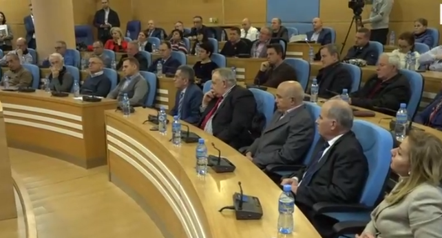 TAKIMI ME REKTORËT DHE DEKANËT/ Rama: Shpenzoni 6 milionë euro për roja sigurie dhe orendi, mbase doni dhe avion por…