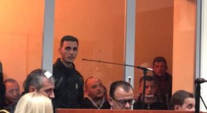 “HEROI” i opozitës te Unaza e Madhe që i këputi gishtat polices: Unë do votoj për PD sado e keqe të jetë