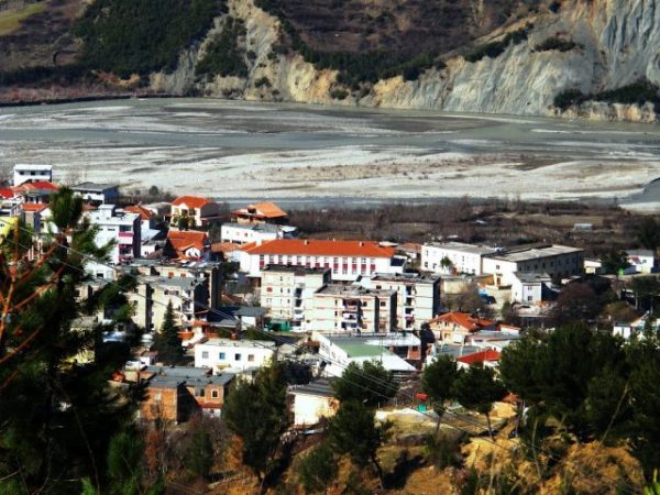 “PAS MUREVE TË ÇARA, DYER QË NUK…”/ Historia e TRISHTË e dy të moshuarve të BRAKTISUR mes malesh