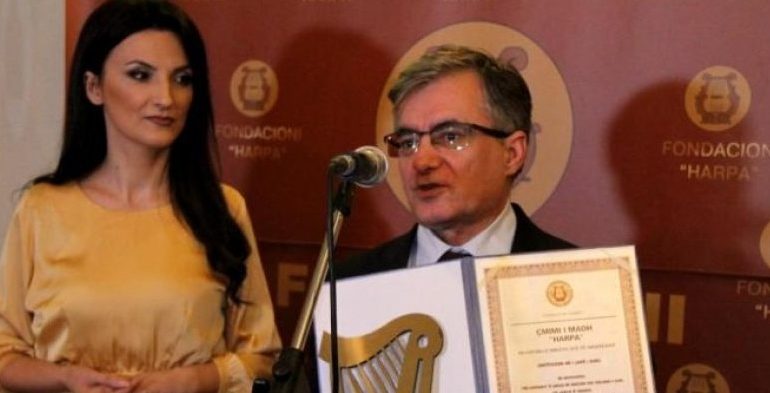 MBRËMJA GALA/ Fondacioni Kulturor “Harpa” nderon poetin Fatos Arapi