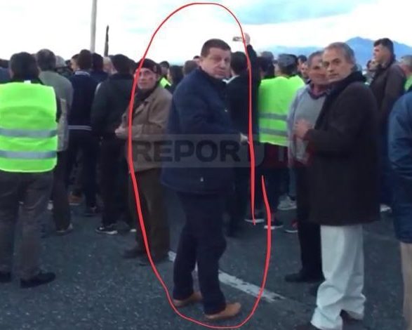 DEKONSPIROHET PROTESTA PD TEK VAU I DEJËS/ Vëllai i kryebashkiakut dhe punonjësit e bashkisë…