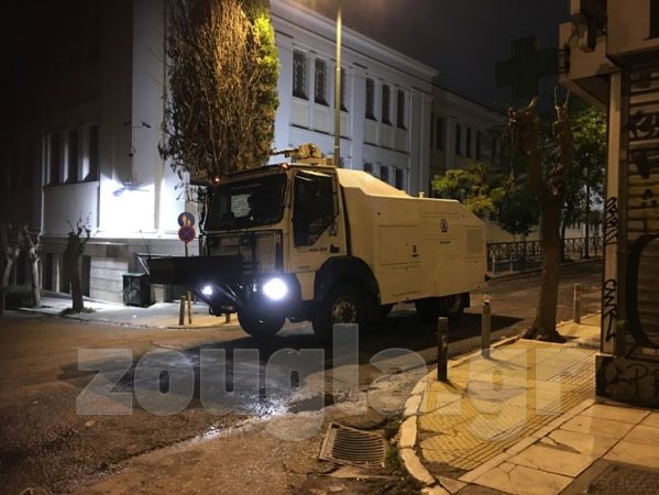 PROTESTAT ANTIQEVERITARE/ Athina dhe Selaniku në “FLAKË. Sulmohet…