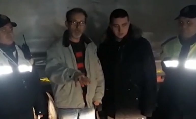 “KISHTE NGECUR NË…”/ Kamioni po BINTE nga ura, Policia dhe QYTETARËT shmangin tragjedinë (VIDEO)