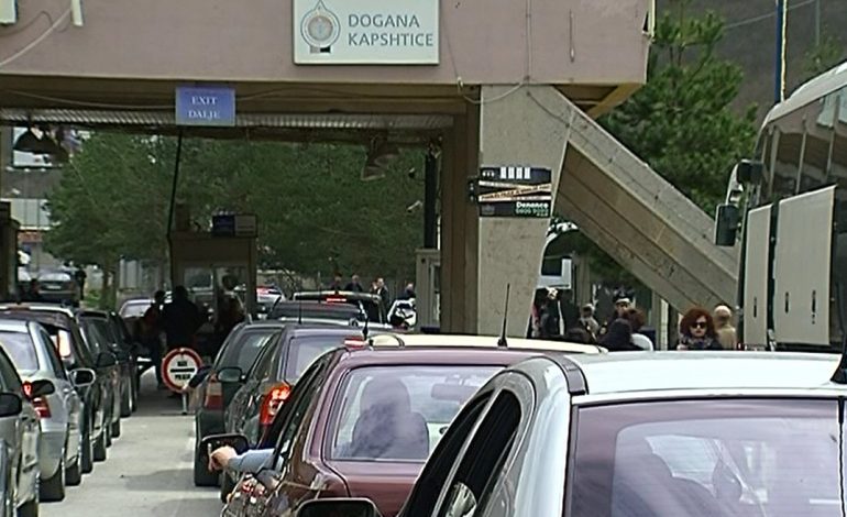 FESTAT E FUNDVITIT/ Mijëra SHQIPTARË mësyjnë drejt vendlindjes për pushime