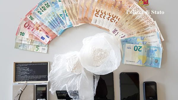 NËNTË SHQIPTARË PJESË E RRJETIT TË DROGËS/ Si u kapën “mat” kur policia…