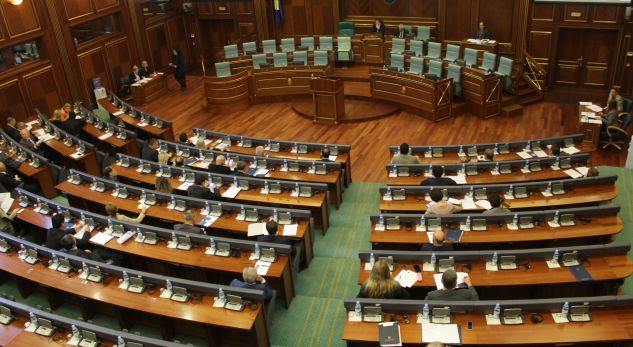 SEANCA PARLAMENTARE NË KOSOVË/ Opozita rezolutë për zgjedhje të parakohshme