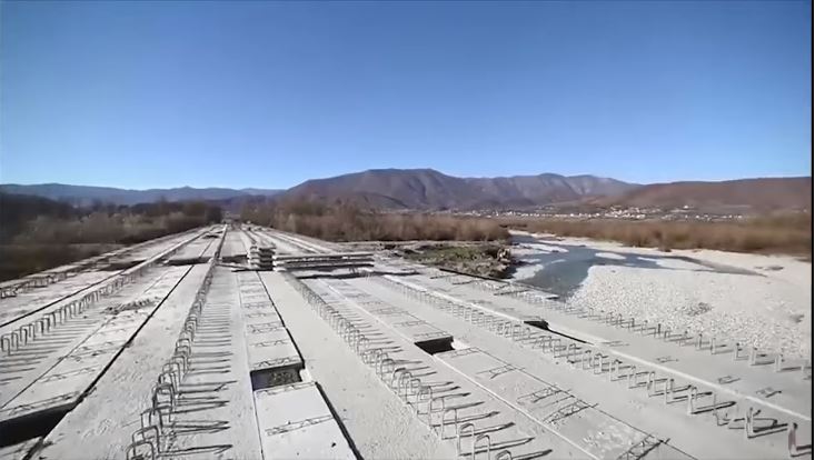 RAMA PUBLIKON VIDEON/ Me këto pamje nga kantieri i rrugës së Arbrit, ku po punohet për…