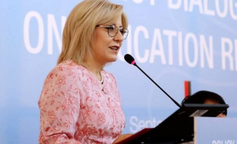 PROTESTAT E STUDENTËVE/ Lindita Nikolla: Jam gati t’i takoj, për tarifat vendosin universitetet