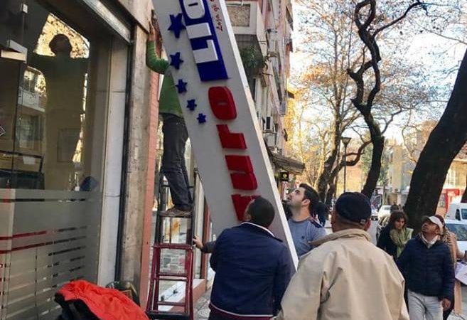 “LAMTUMIRË”/ Rama publikon foton nga mbyllja e llotove. Punonjësit heqin…