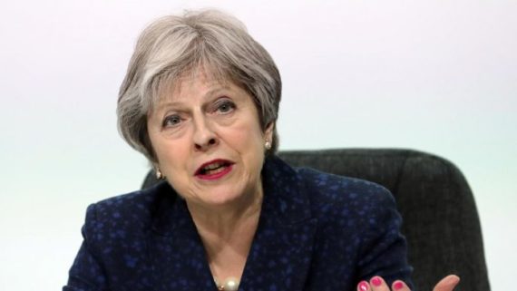 “BREXIT”/ May akuzohet se po MASHTRON deputetët për marrëveshjen