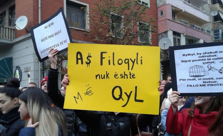 MEMET “PIKANTE” NGA PROTESTA E STUDENTËVE/ Fantazitë që do mbahen mend (FOTOT)