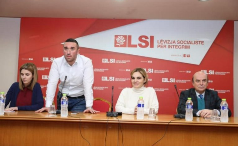 “DOKTORESHA E SHKENCAVE” DHE LSI DEL HAPUR/ Grabit plotësisht protestën: Tani studentët jemi ne! (FOTO)