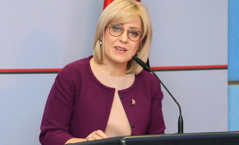 PROTESTA E STUDENTËVE/ Reagon Nikolla: Më thanë dil në shesh dola. Kur do të ulemi të flasim dhe…