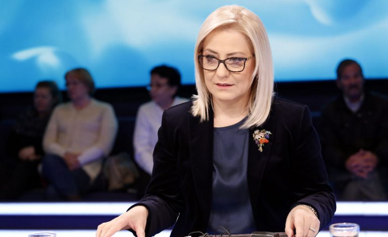 PROTESTA E STUDENTËVE/ Ministrja Nikolla: Kollaj të jap dorëheqjen por s’kam bërë asnjë gabim