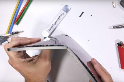 “SKELETI I ALUMINIT ËSHTË…”/ Apple tregon se pse përkulen disa Ipad