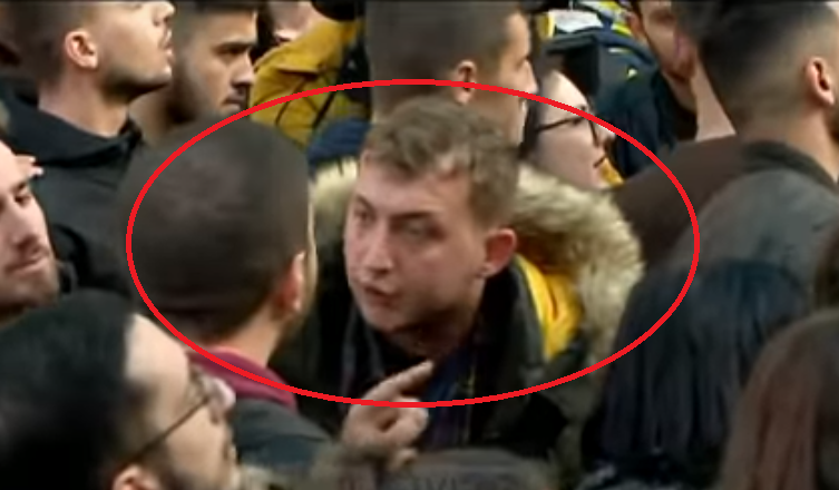 GODITI PEDAGOGUN/ Rrjetet sociale zbulojnë militantin e PD, fans i Grida Dumës dhe “ithtar” i Bashës