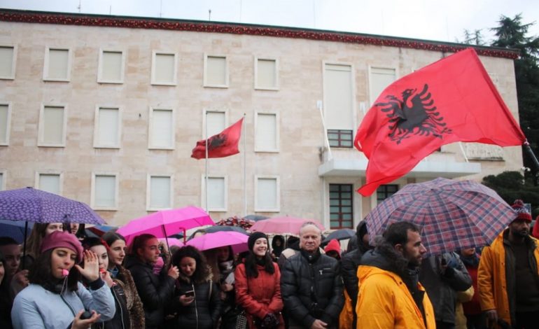 SONDAZHI I KE/ Shqiptarët më të pakënaqurit me arsimin në Europë