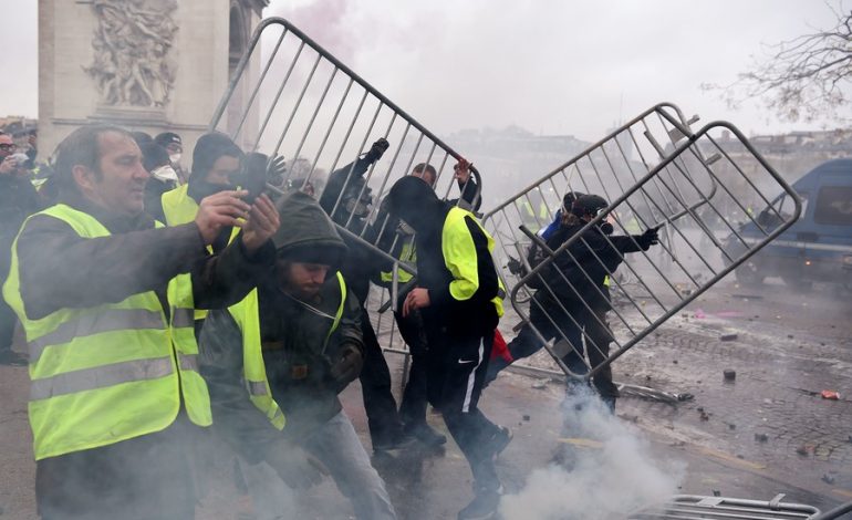 PROTESTA/ Franca mund të kalojë në gjendje të jashtëzakonshme pas demonstrata të dhunshme