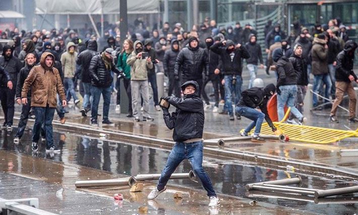 TENSIONE NË BRUKSEL/ Protesta kundër paktit për emigracionin