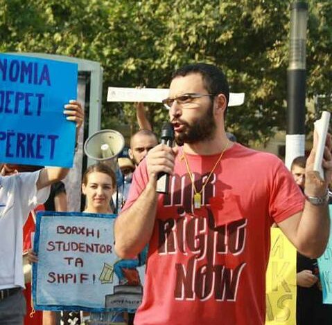 PROTESTA/ A janë trembur Basha-Kryemadhi, se Arlind Qorri po iu “rrëmben” opozitën?