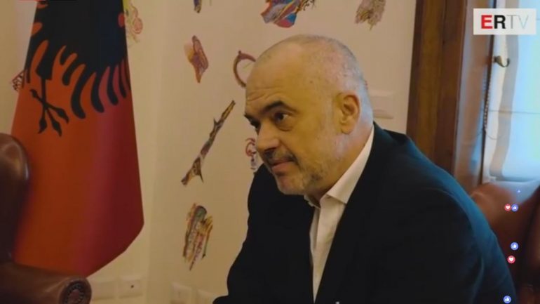“DHURATA MË E MADHE…”/ Rama suprizon familjen për Krishtlindje: Lumturia ndodh kur… (VIDEO)