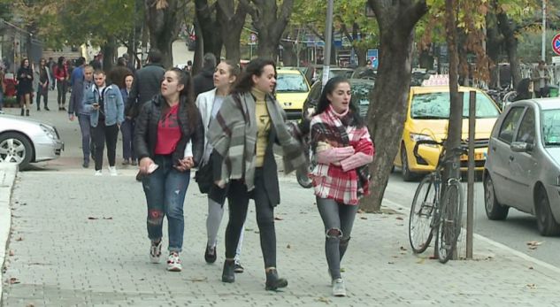 MENTALITETI QË NDIKON TEK VAJZAT SHQIPTARE/ Tre mijë të mitura ndërpresin studimet çdo vit